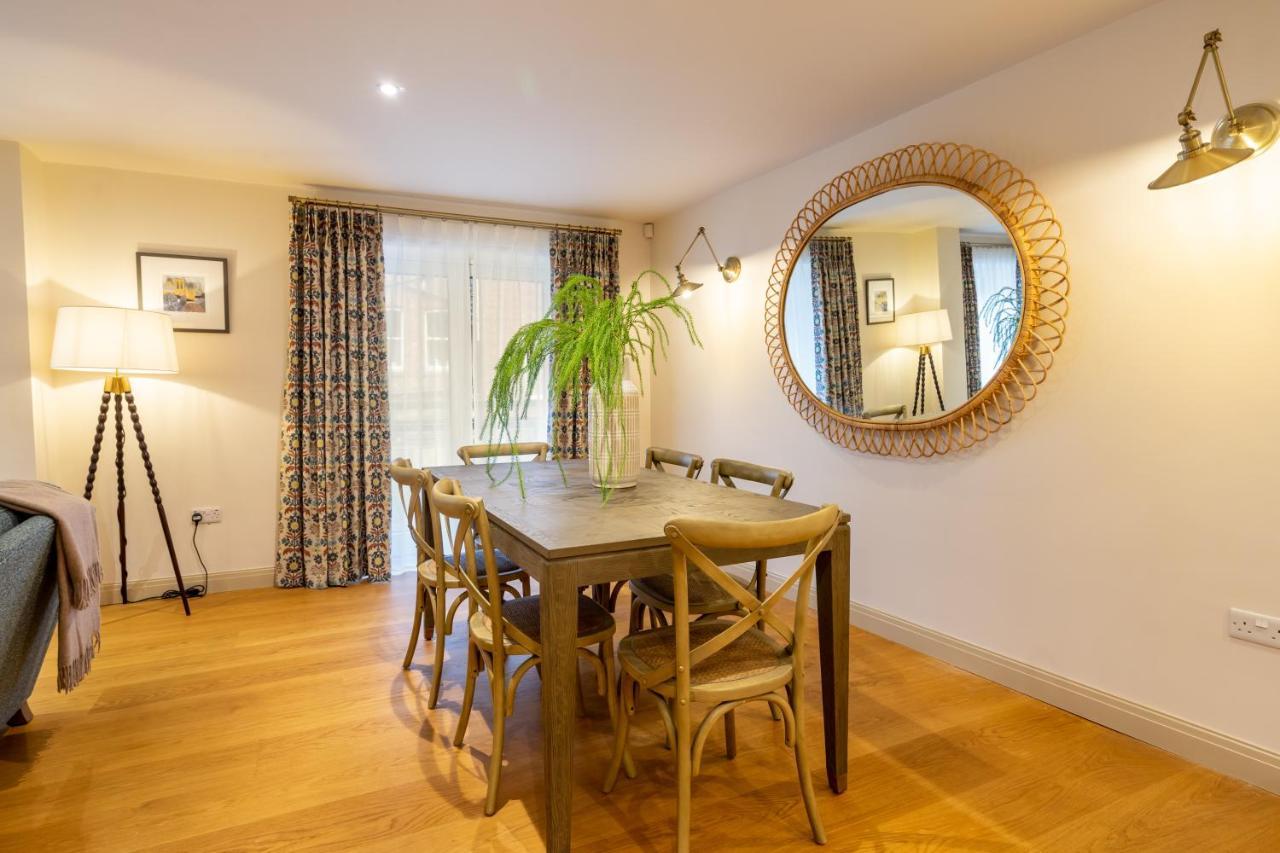 Blake Mews York Bagian luar foto