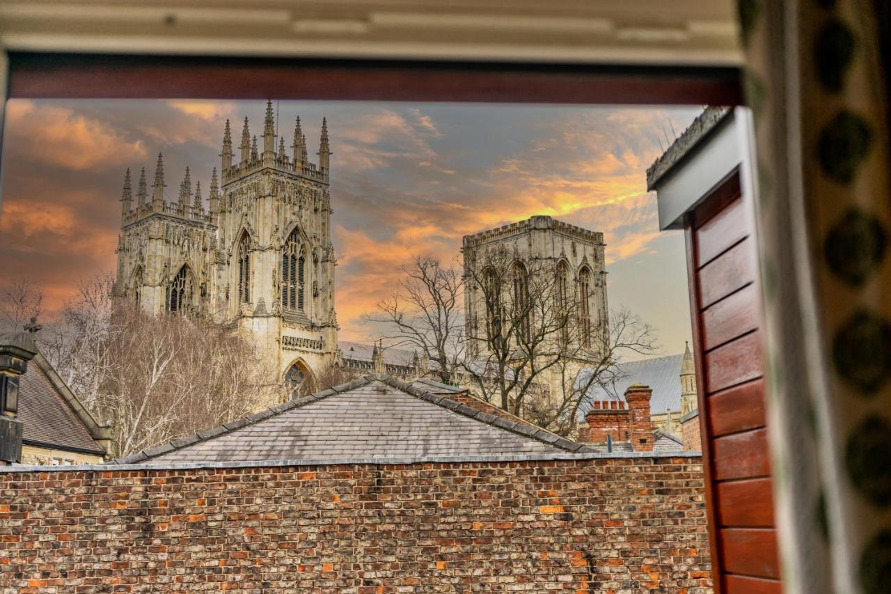 Blake Mews York Bagian luar foto